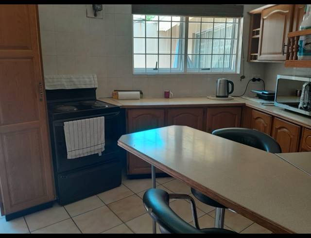 5 BEDROOM HOUSE FOR SALE IN MONDEOR